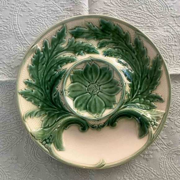 1930's French Artichoke Plate by Gien. Other - 1930's French Artichoke
Plate by Gien.